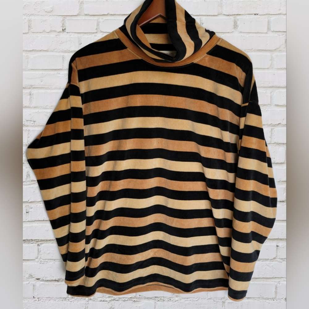 Jones New York Sport long sleeve Size Medium